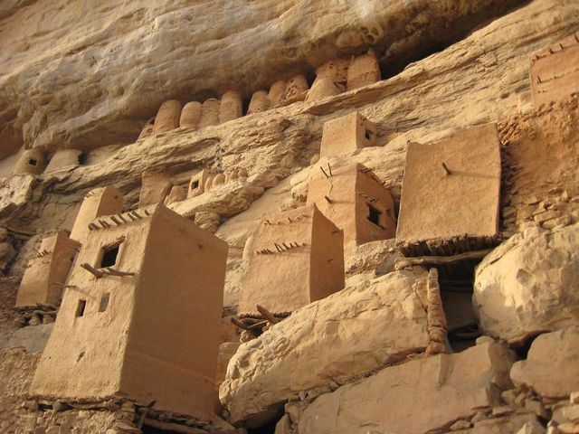 Bandiagara Escarpment: Dogon dwellings and granaries (Mali)