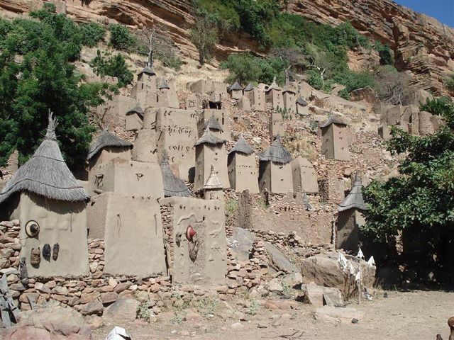 Village dogon et greniers au toit de paille
